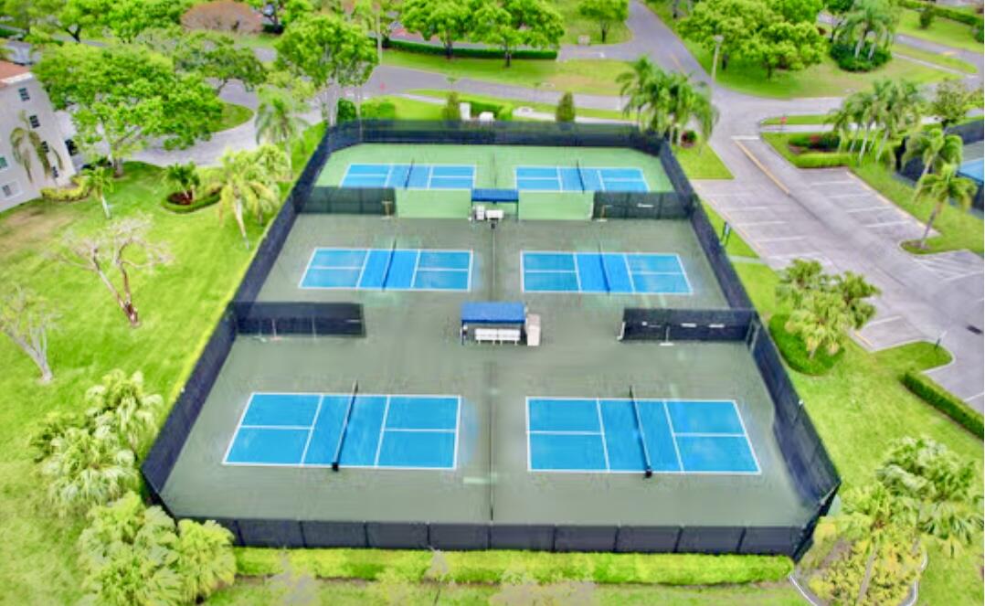 HUNTINGTON POINTE - Residential