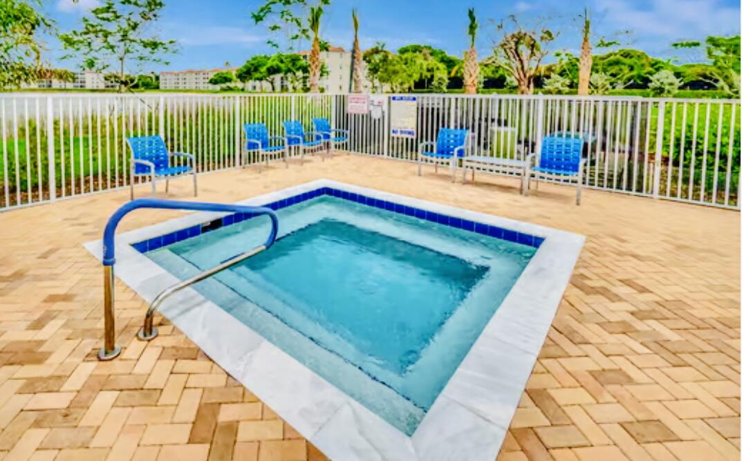 HUNTINGTON POINTE - Residential