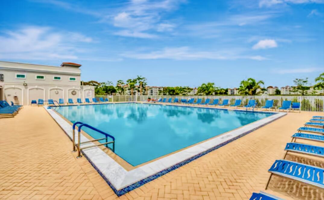 HUNTINGTON POINTE - Residential