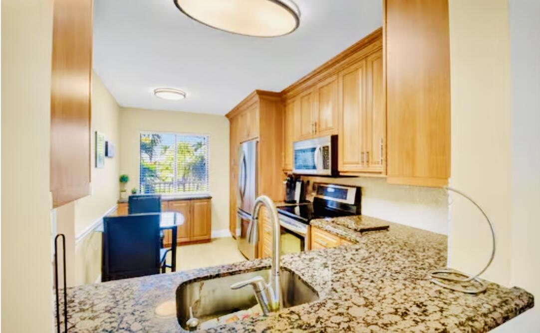 HUNTINGTON POINTE - Residential