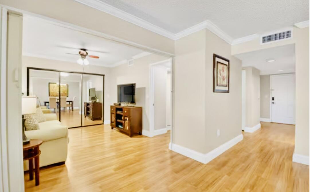 HUNTINGTON POINTE - Residential