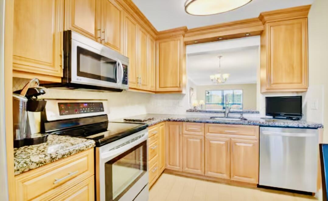 HUNTINGTON POINTE - Residential