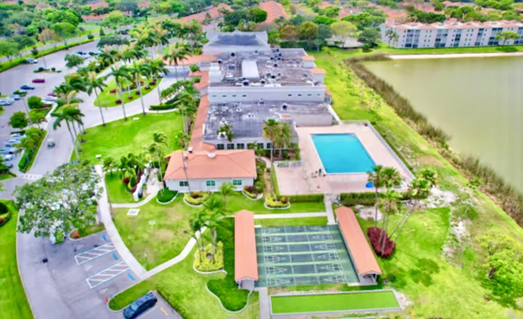 HUNTINGTON POINTE - Residential