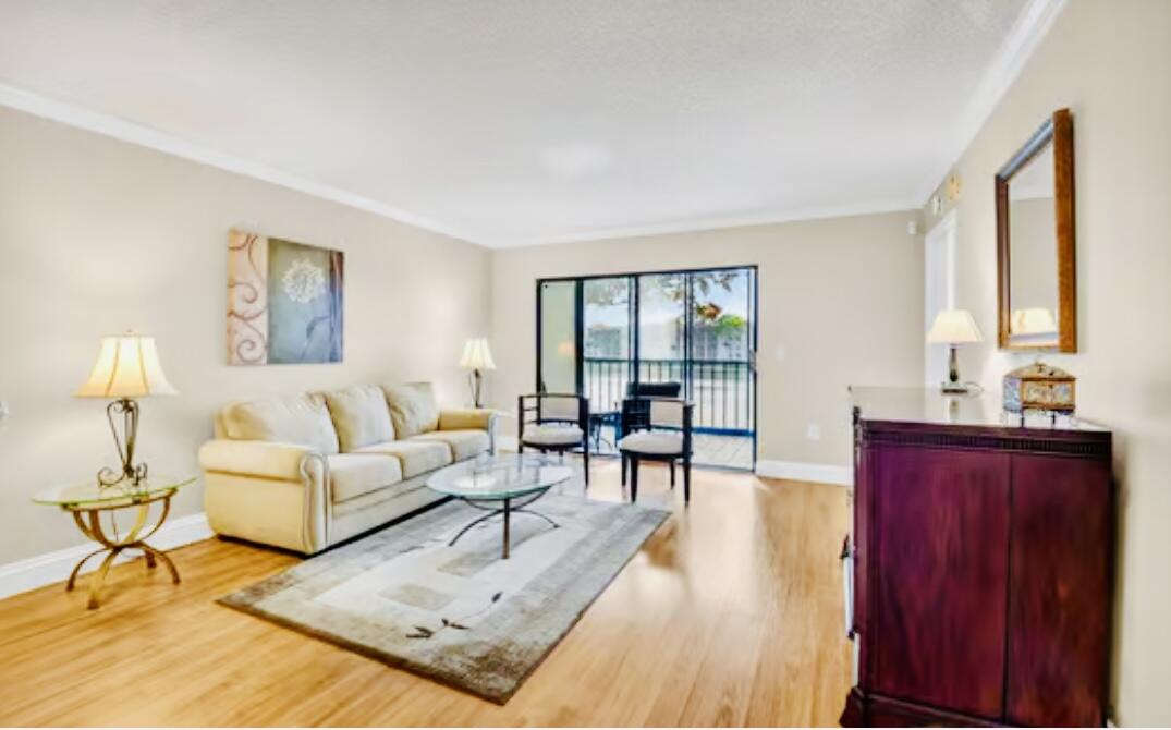 HUNTINGTON POINTE - Residential