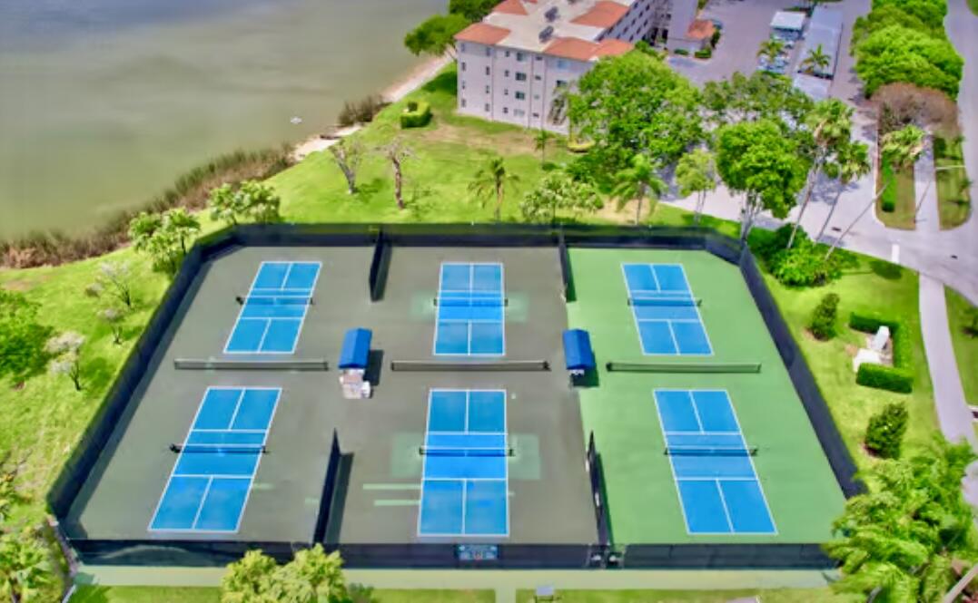 HUNTINGTON POINTE - Residential