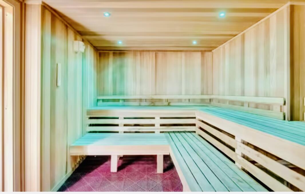 HUNTINGTON POINTE - Residential