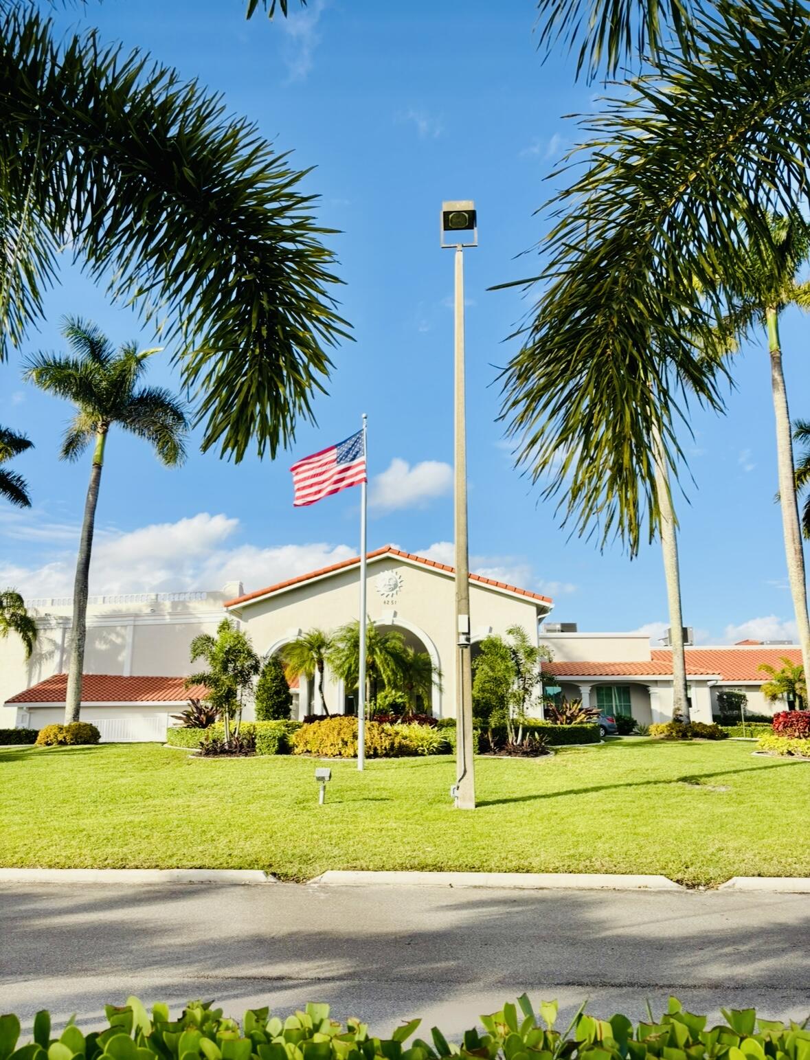 HUNTINGTON POINTE - Residential