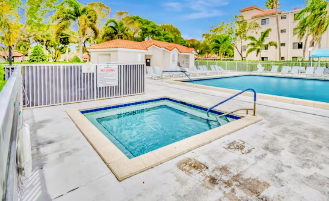 HUNTINGTON POINTE - Residential