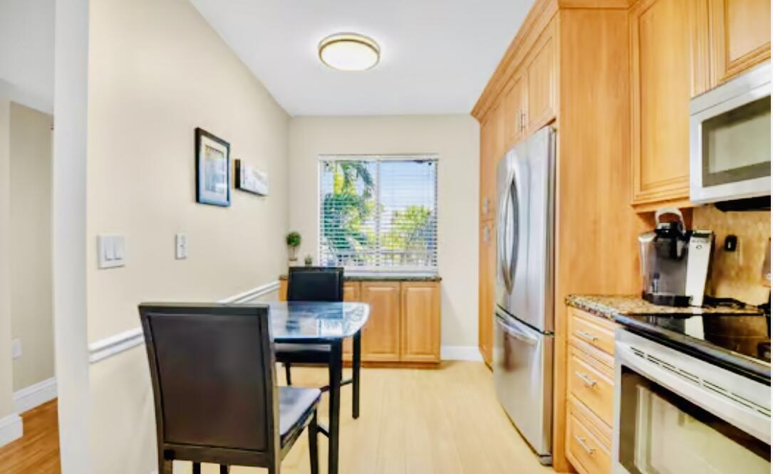 HUNTINGTON POINTE - Residential