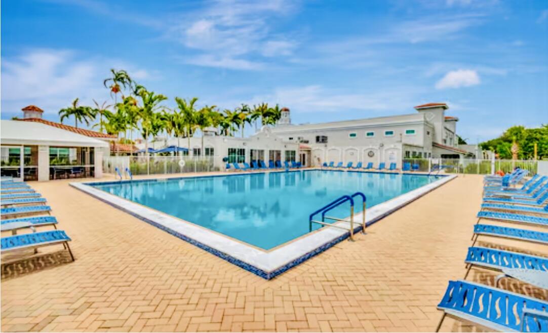 HUNTINGTON POINTE - Residential