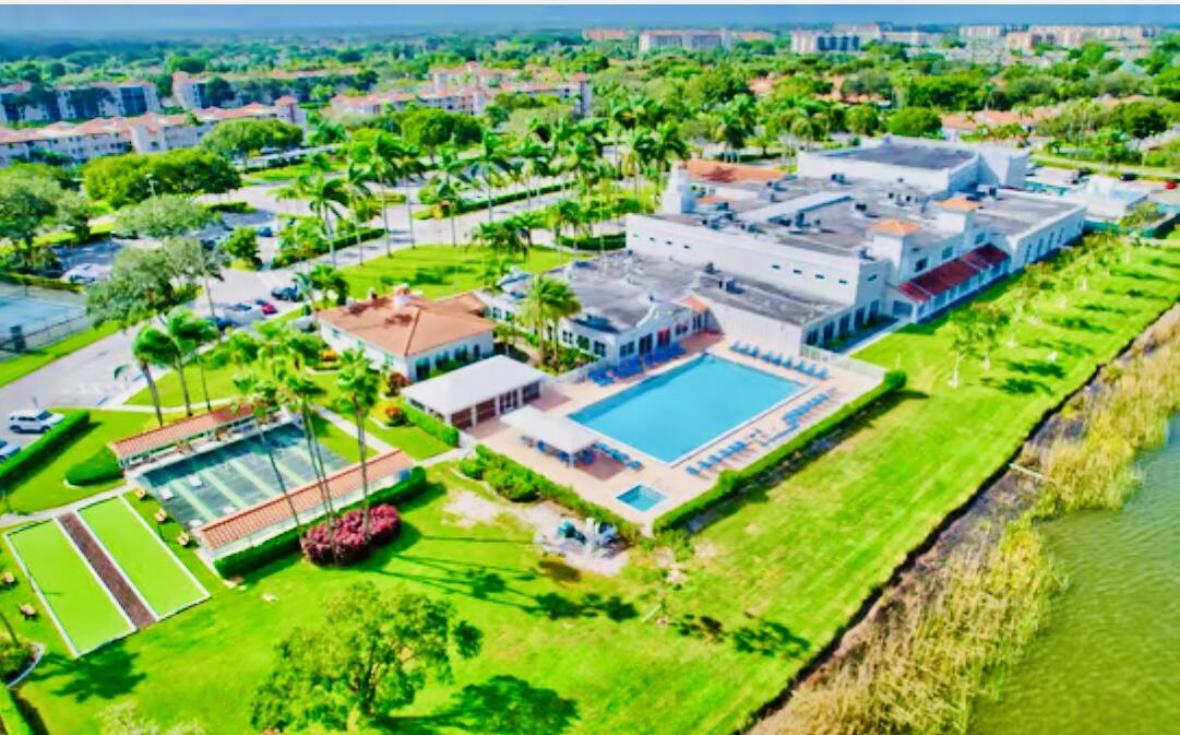 HUNTINGTON POINTE - Residential