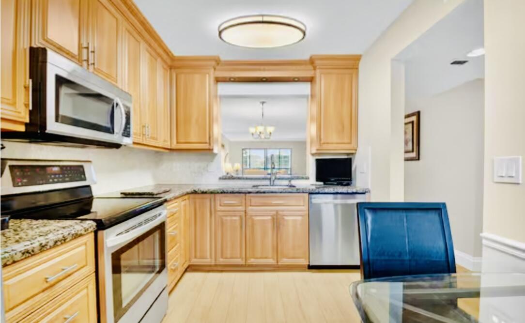 HUNTINGTON POINTE - Residential