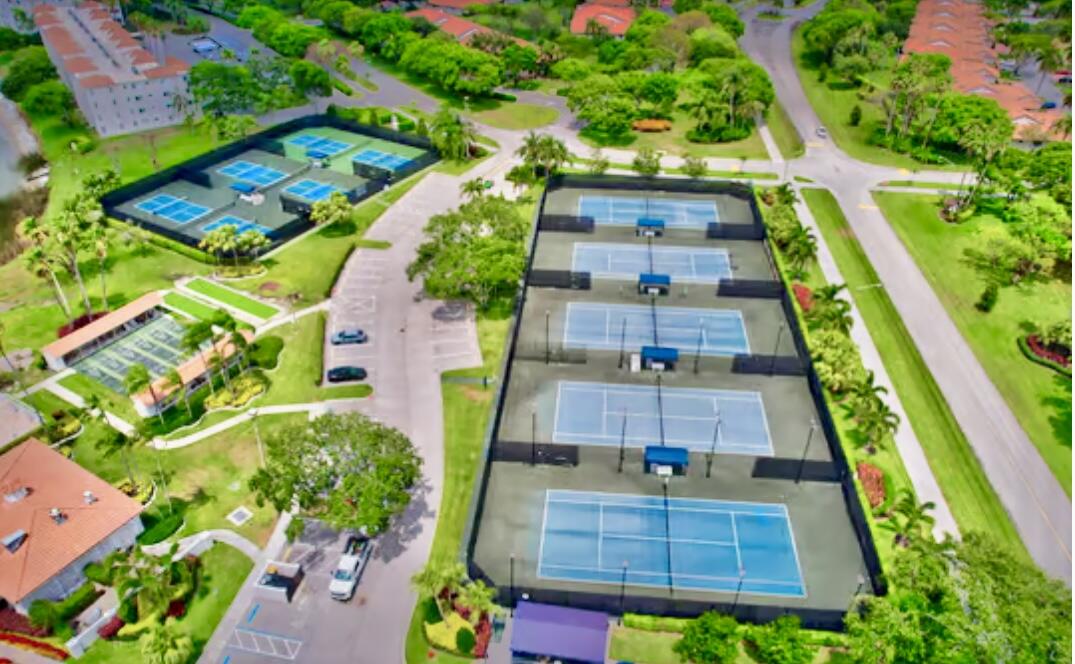 HUNTINGTON POINTE - Residential