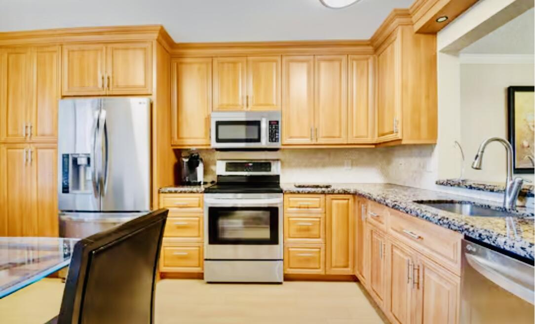 HUNTINGTON POINTE - Residential