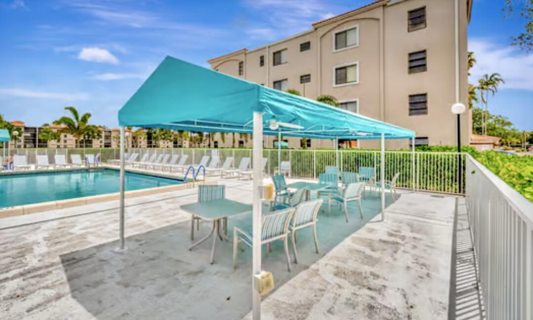 HUNTINGTON POINTE - Residential