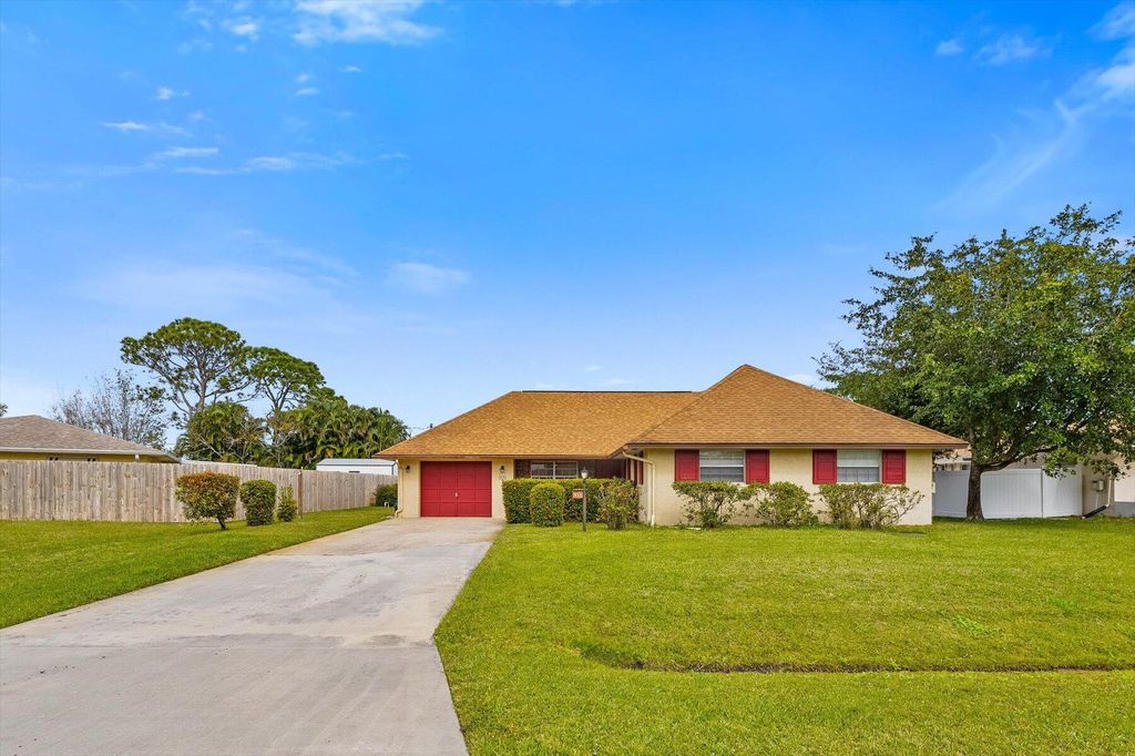 Photo of 911 SE Walters Terrace, Port Saint Lucie, FL 34983 (MLS # R10961612)