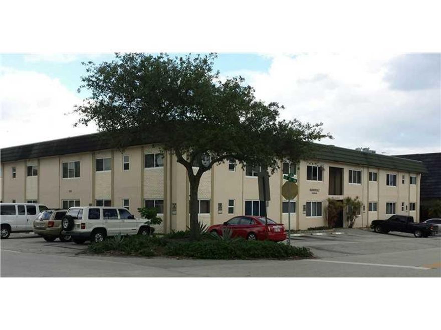 One bedroom, one bath second floor unit in a two-story garden type complex. Small community, only forty units. Pool, common laundry, grill and patio area. Desirable SE location across street from Harbordale elementary, a magnet school. Walk to shopping, grocers, banks, restaurants, etc. Bike to beach, downtown. Easy access to I-95, I-595, FL TPKE, port and airport.