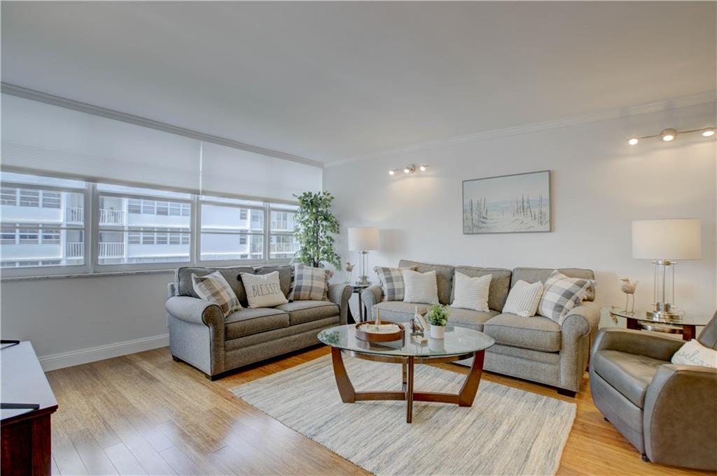 EAST POINT TOWERS - Residential