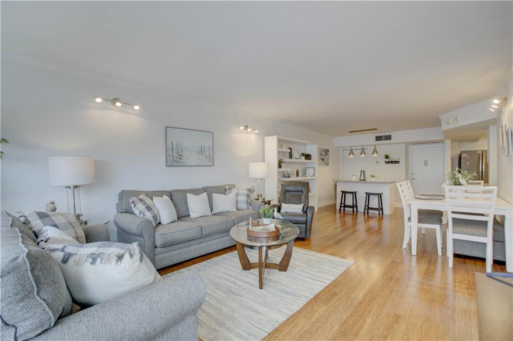 EAST POINT TOWERS - Residential