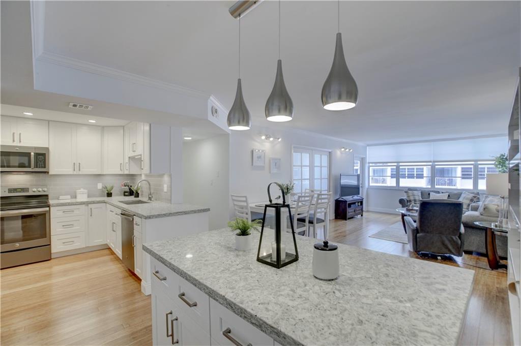 EAST POINT TOWERS - Residential