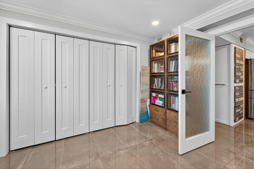 AQUARIUS CONDO - Residential