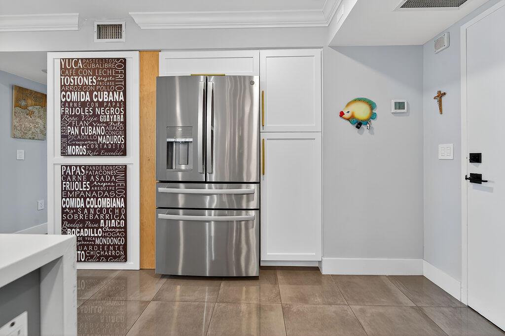 AQUARIUS CONDO - Residential