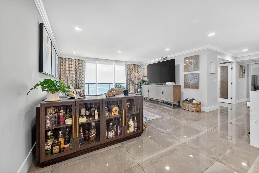 AQUARIUS CONDO - Residential