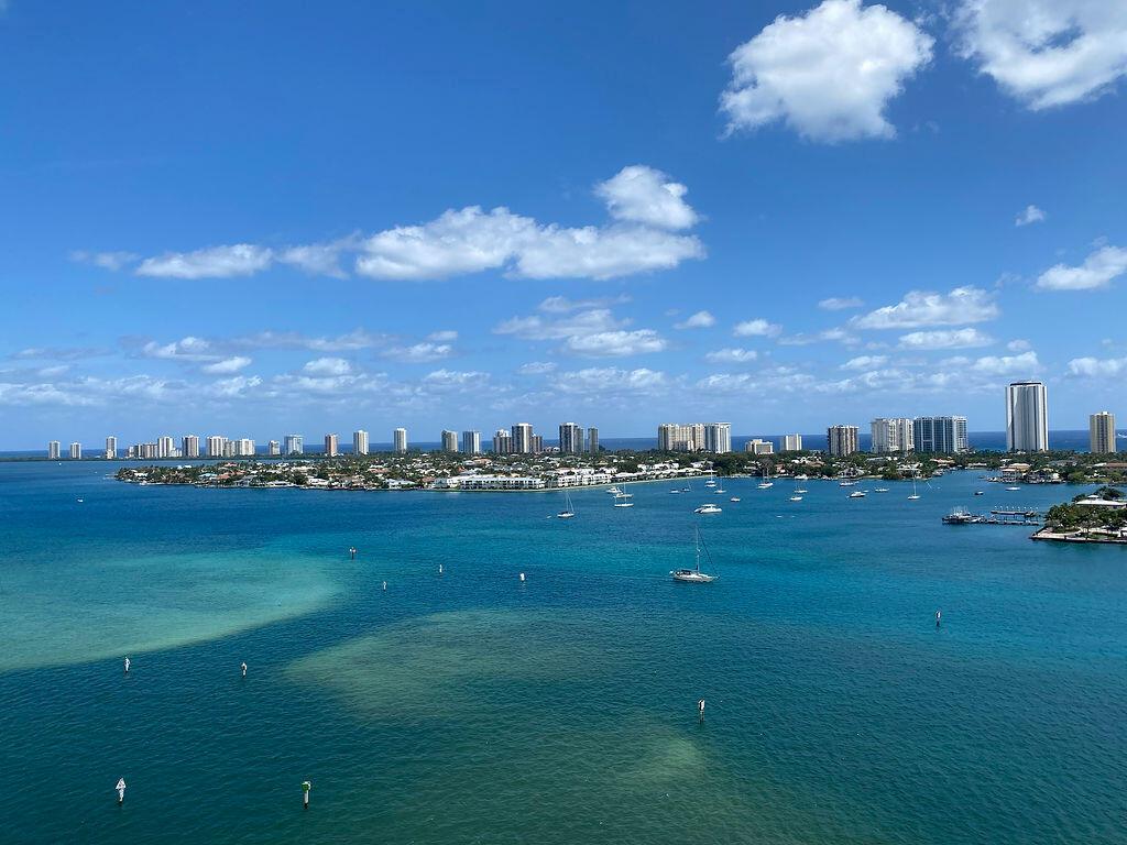 AQUARIUS CONDO - Residential