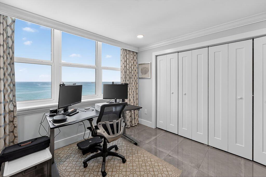 AQUARIUS CONDO - Residential