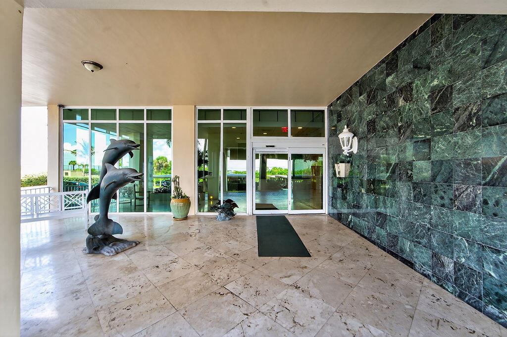 AQUARIUS CONDO - Residential