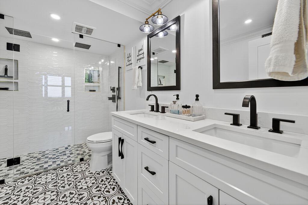 AQUARIUS CONDO - Residential