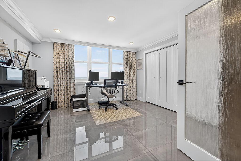 AQUARIUS CONDO - Residential