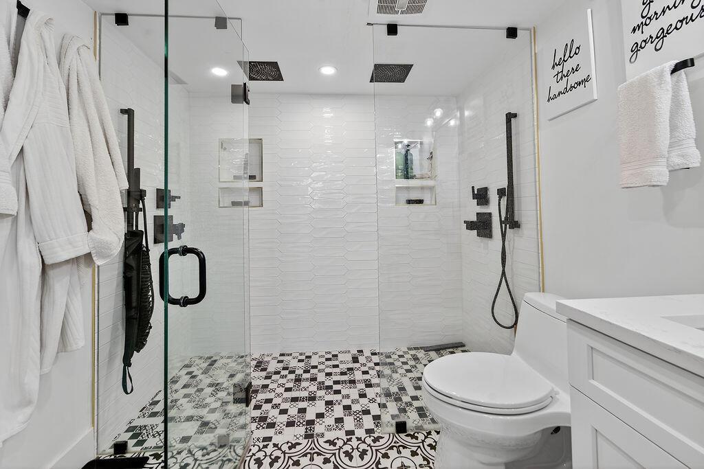 AQUARIUS CONDO - Residential