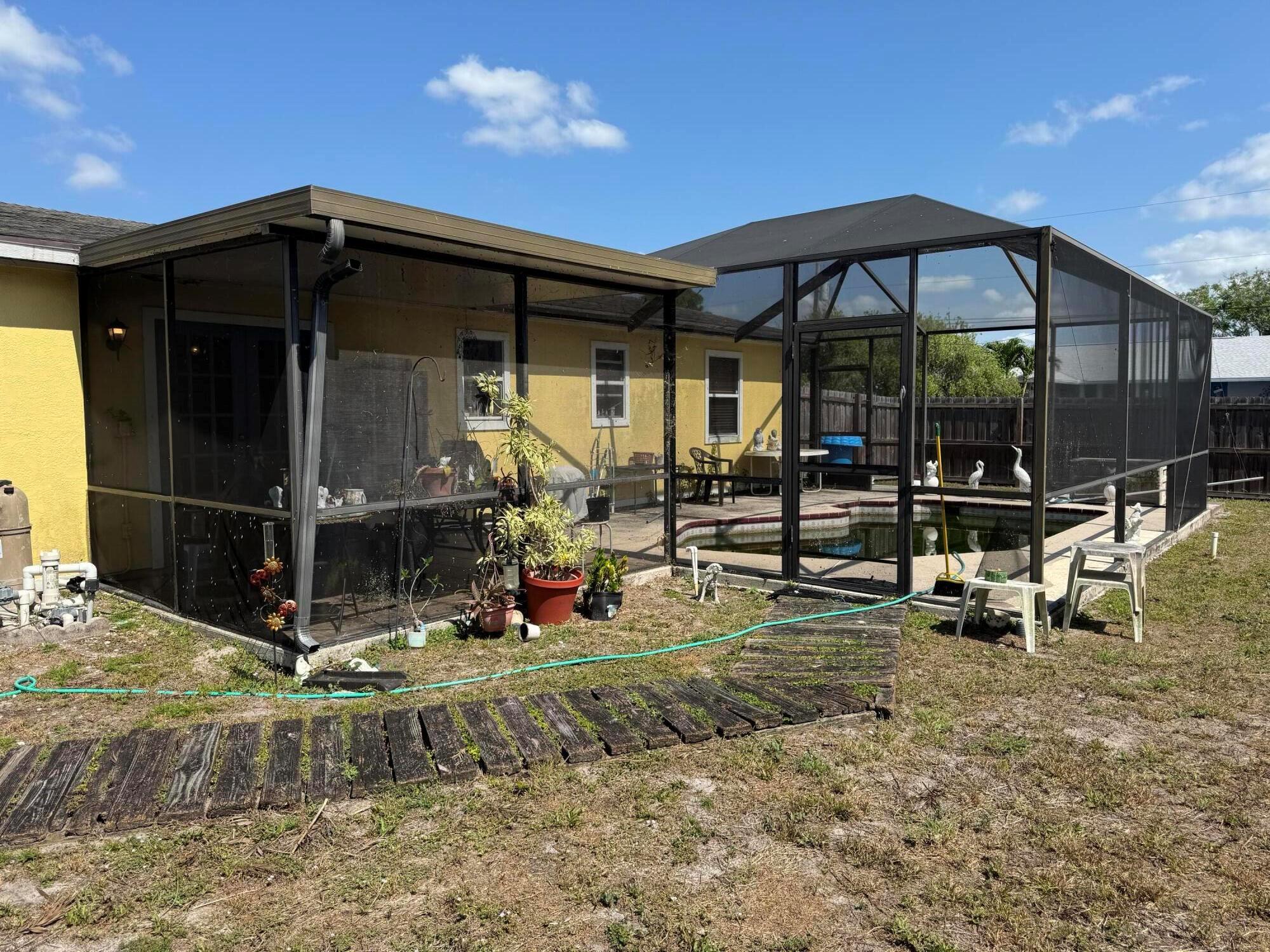 1701 SW Cloverleaf Street, Port St Lucie, FL, 34953/$250,000 2 1701 SW Cloverleaf Street