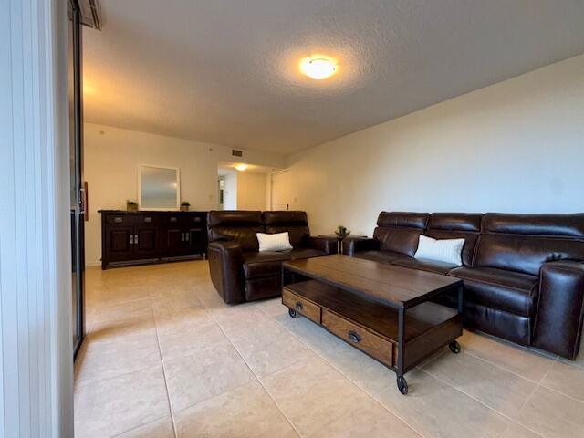 LAKESIDE CONDO - Residential Lease