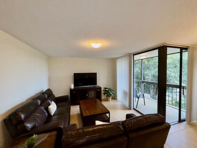 LAKESIDE CONDO - Residential Lease