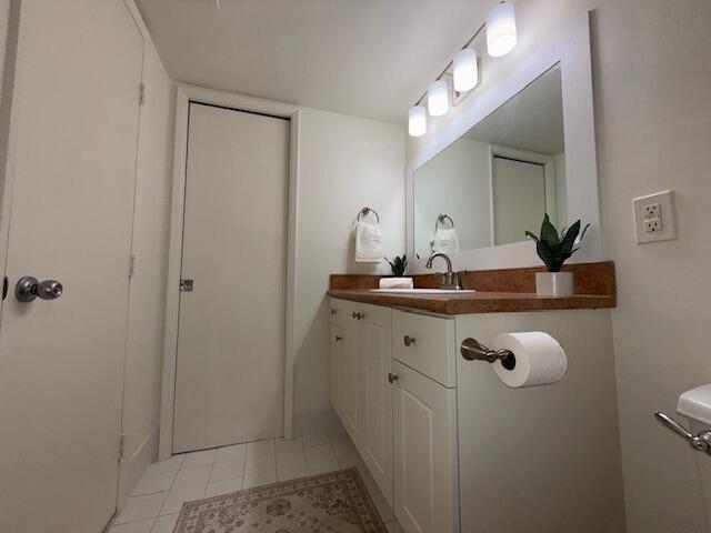 LAKESIDE CONDO - Residential Lease