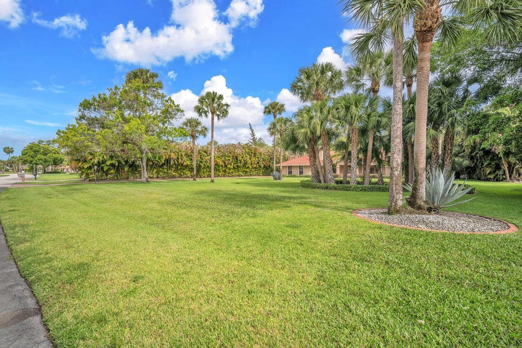 Photo of 13759 Doubletree Trail, Wellington, FL 33414 (MLS # B26017018)