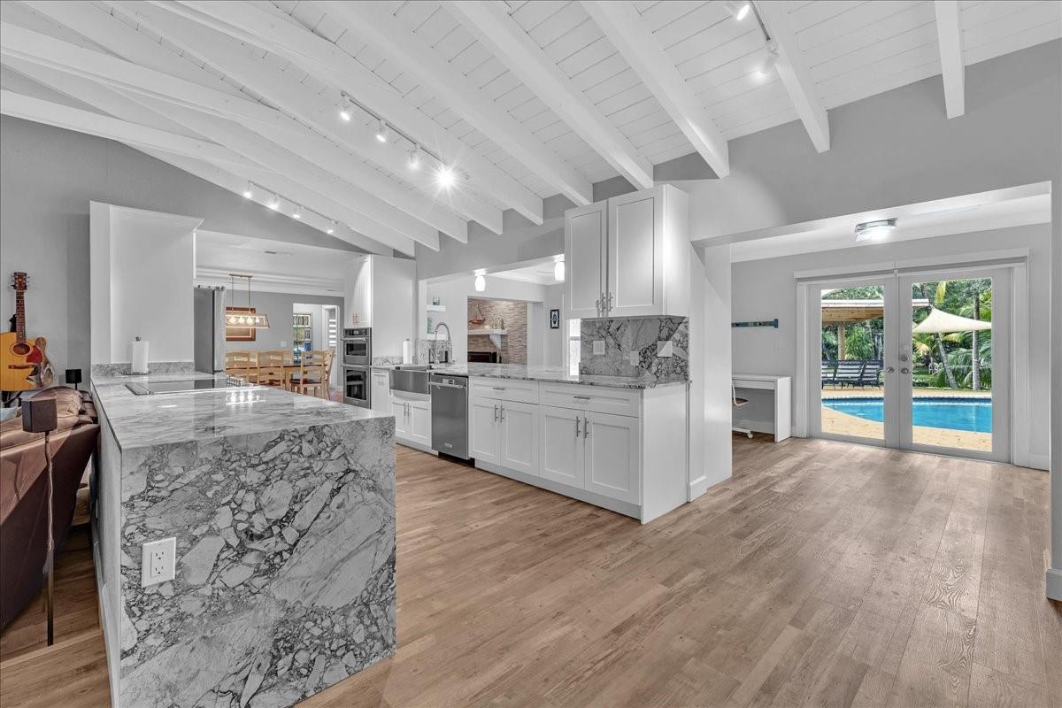 Hiatus Ranchettes 92-36 B - Residential Lease