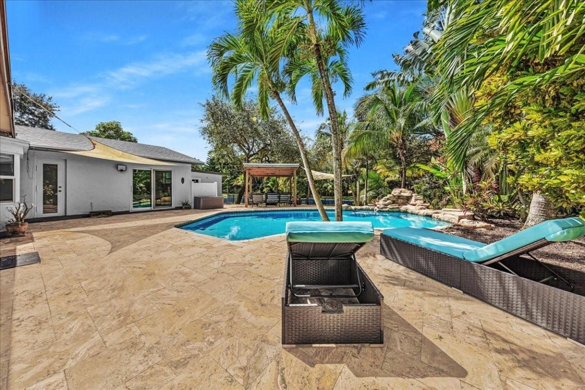 Hiatus Ranchettes 92-36 B - Residential Lease