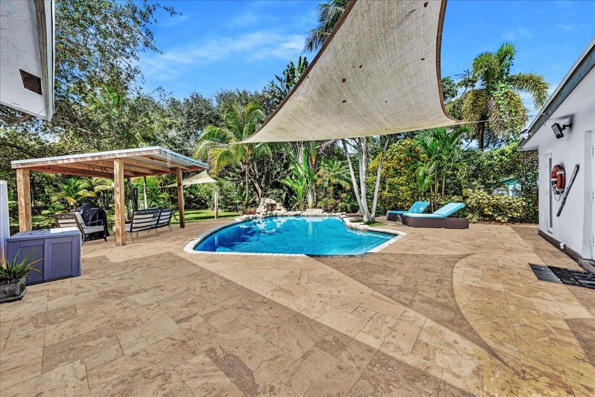 Hiatus Ranchettes 92-36 B - Residential Lease