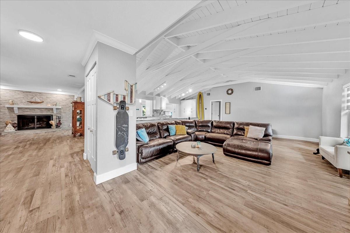 Hiatus Ranchettes 92-36 B - Residential Lease