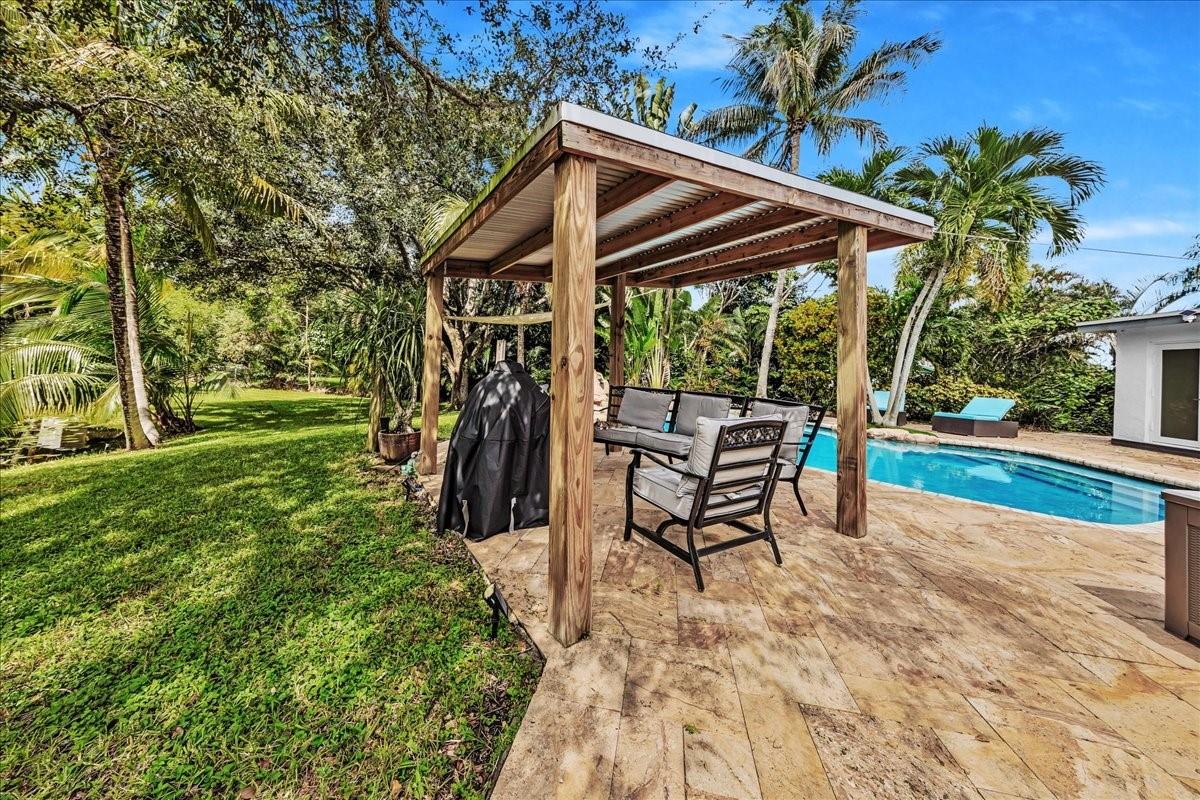 Hiatus Ranchettes 92-36 B - Residential Lease