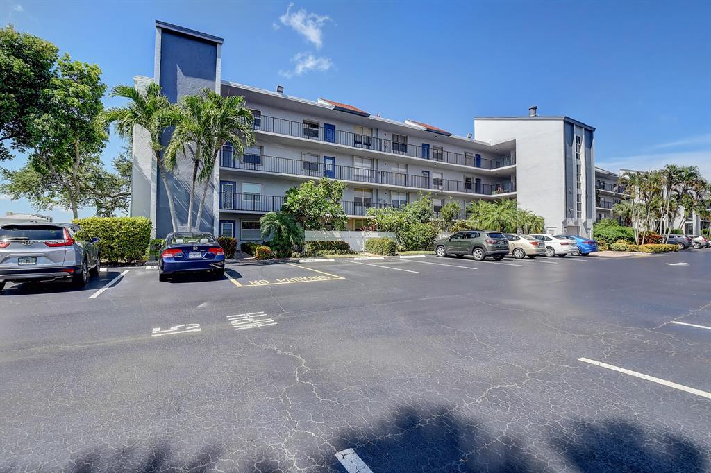 Wonderful third floor immaculate unit with full lakeview in elevator building. Lovely walking path, oversized screened in patio with glass panels. Spacious walk in closet, Brand new clubhouse will be ready next year!Fabulous location in the heart of Delray close to downtown, Beaches and plenty of shopping!