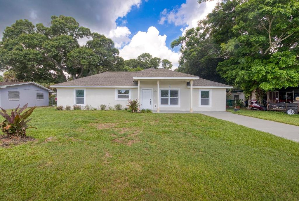 Photo of 2807 Placid Avenue, Fort Pierce, FL 34982 (MLS # R11098424)