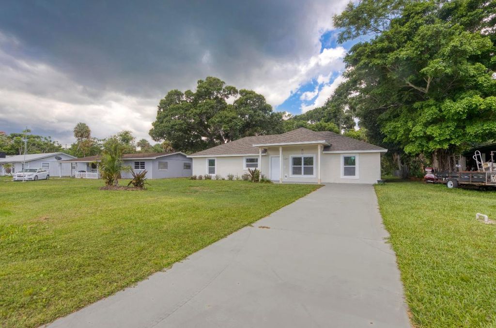 Photo of 2807 Placid Avenue, Fort Pierce, FL 34982 (MLS # R11098424)
