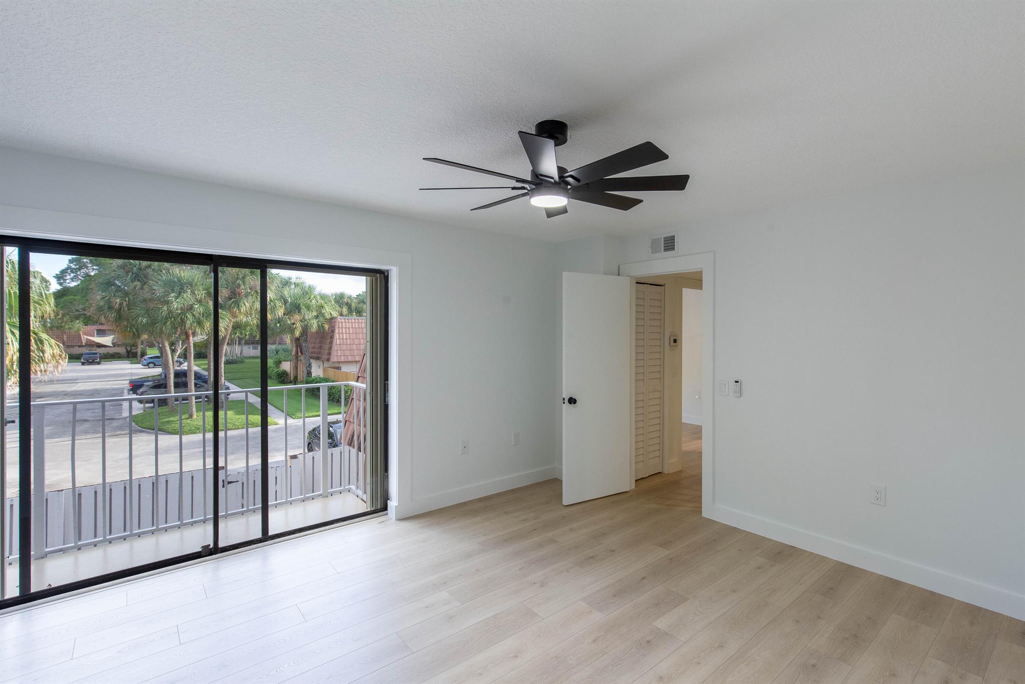 WATERSIDE LUXURY TOWNHOME - Residential