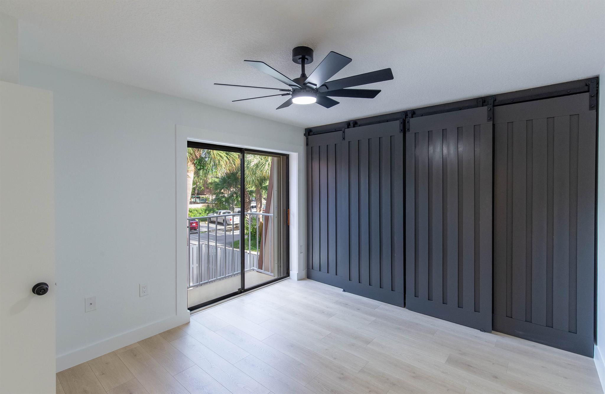 WATERSIDE LUXURY TOWNHOME - Residential