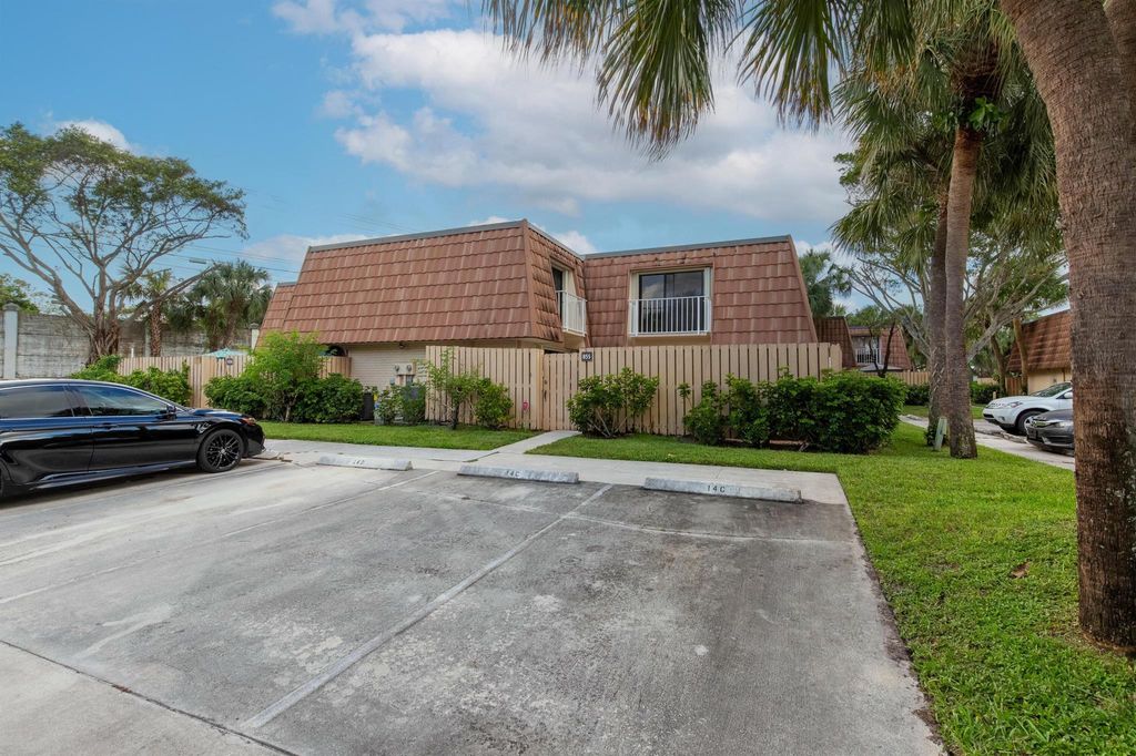 Photo of 855 Blue Ridge Circle #855, West Palm Beach, FL 33409 (MLS # R11133461)