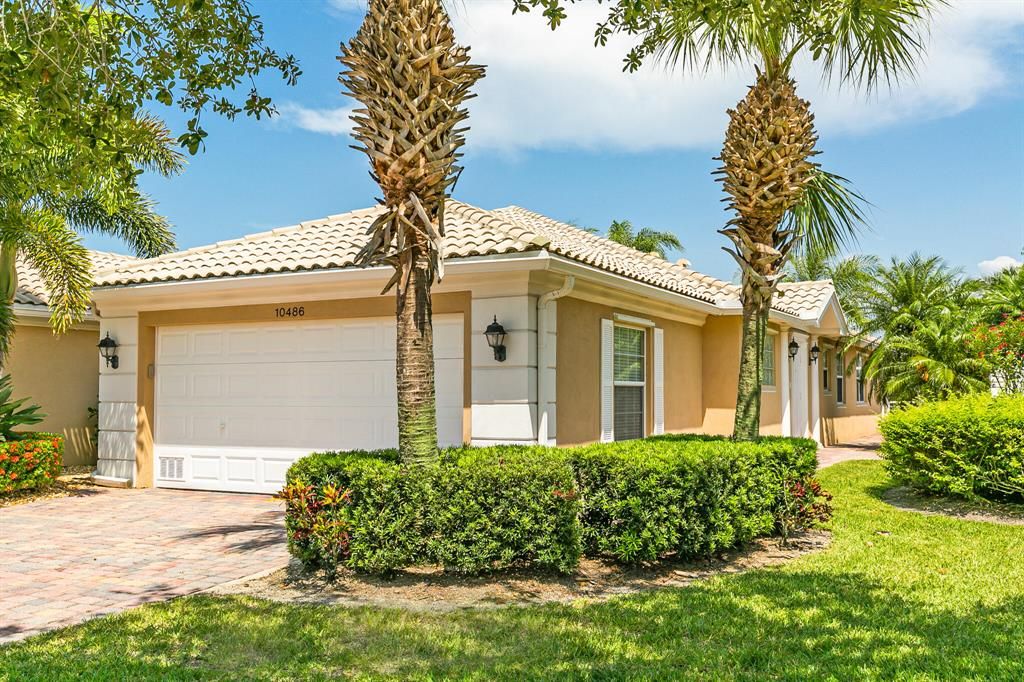 Photo of 10486 SW Stratton Drive Dr, Port Saint Lucie, FL 34987 (MLS # R10809735)